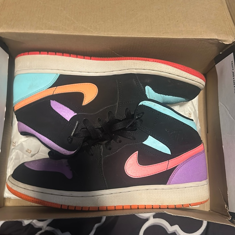 Air Jordan 1 Mid